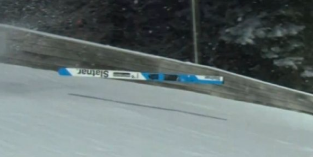 Zdjęcie narty w naturalnym środowisku  (koloryzowane)